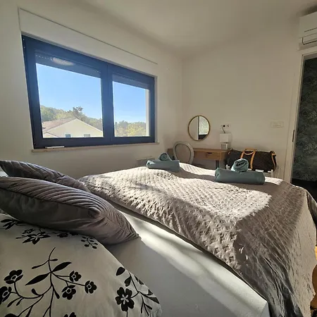 Elvira Омишаль