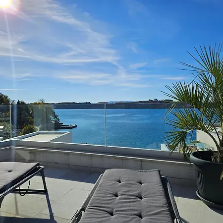 Elvira Apartment Omišalj